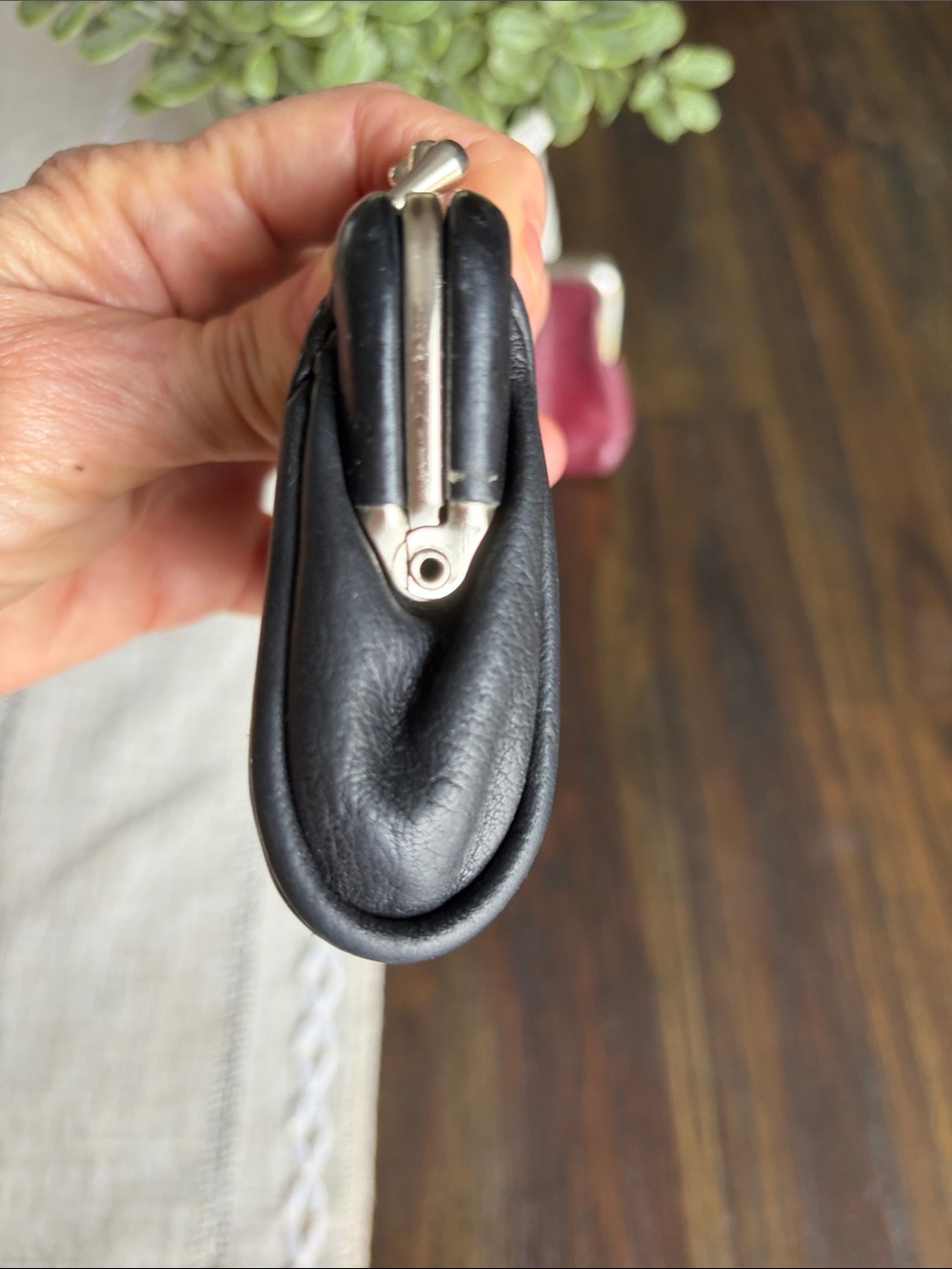 Vintage Genuine Leather Kiss-Lock Coin Purse - Black - Picture 4 of 16